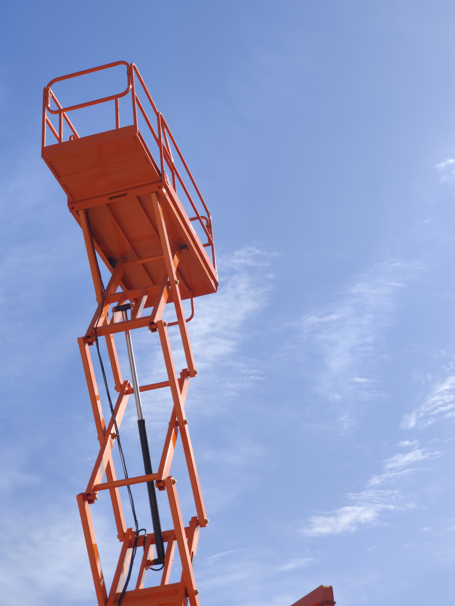 Ножничный подъёмник GROST Tower 500-9 АС 220 (11м)